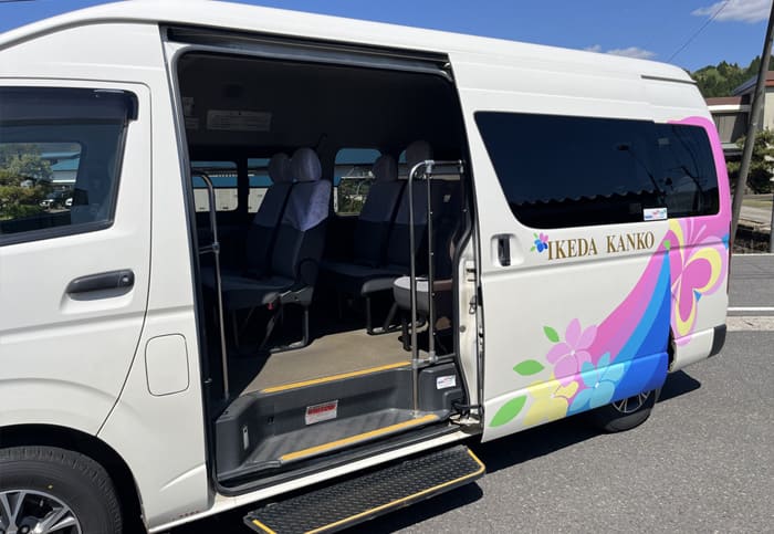 コミューターバスのスライドドア