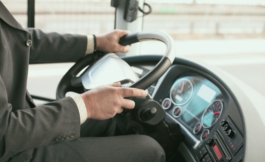 バスドライバーの手元